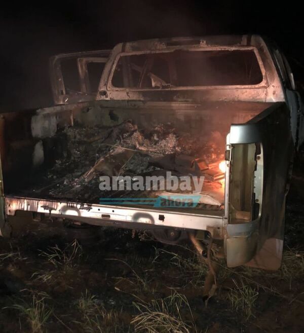 Hallaron camioneta incendiada en la fracción Punta Porã