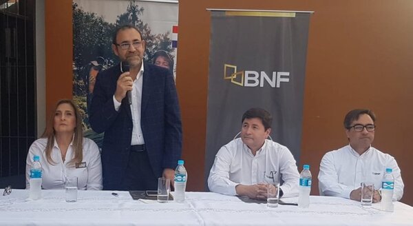 El CAH y el BNF fortalecerán la inclusión financiera a productores de la agricultura familiar y micro emprendedores