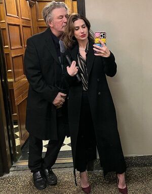 Alec Baldwin y su esposa aguardan ansiosos la inminente llegada de su séptimo hijo juntos - Gente - ABC Color