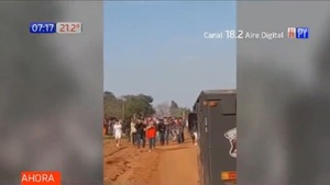 Fuerte enfrentamiento entre campesinos y policías en Tembiaporá | Noticias Paraguay