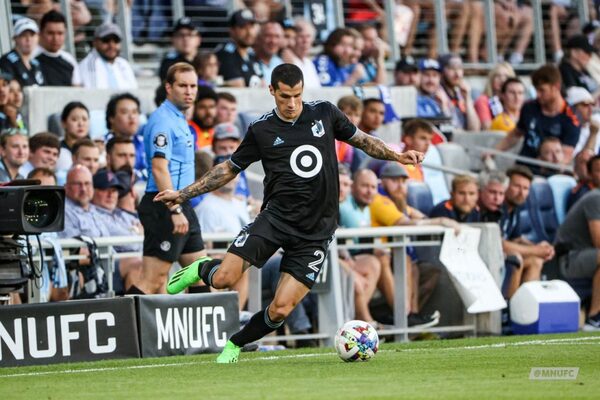 Versus / "Totín" Amarilla y Alan Benítez, figuras en la humillación de Minnesota al Everton - Paraguaype.com