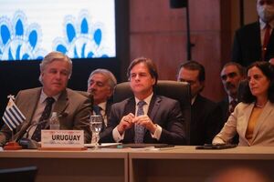 Abdo y Fernández  piden a Uruguay ir juntos y no separados en acuerdo comercial con China - Política - ABC Color