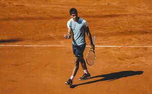 Diario HOY | Alcaraz pasa a cuartos en Hamburgo, Cerúndolo da el golpe ante Rublev