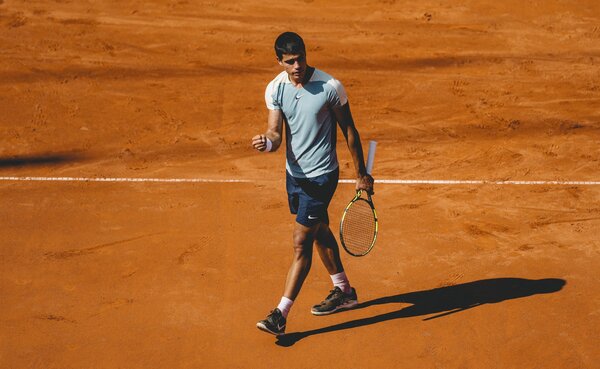 Diario HOY | Alcaraz pasa a cuartos en Hamburgo, Cerúndolo da el golpe ante Rublev