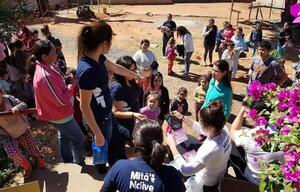 Jóvenes piden ayuda para agasajar a niños de un hogar