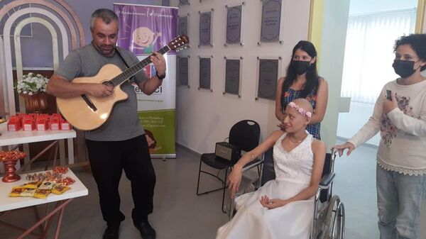 Andrea Cardozo celebró sus 15 años en el Hospital de Clínicas - Nacionales - ABC Color