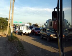 Comitivas presidenciales crearon caos vehícular en zona del puente Remanso - Nacionales - ABC Color
