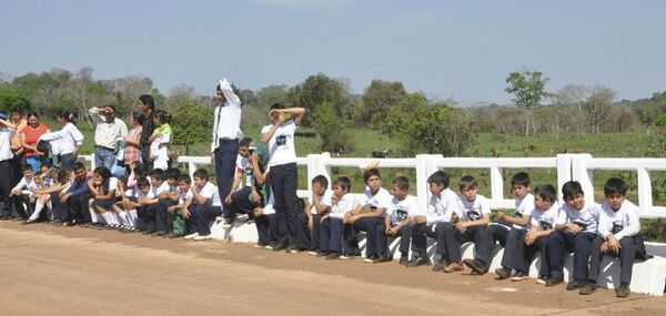 MEC: transporte escolar en escuelas rurales no se implementará este año, confirman - Nacionales - ABC Color