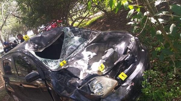 Diario HOY | Policía ebrio arrolla y mata a marido y mujer, huye y esconde auto en propiedad de Stroessner
