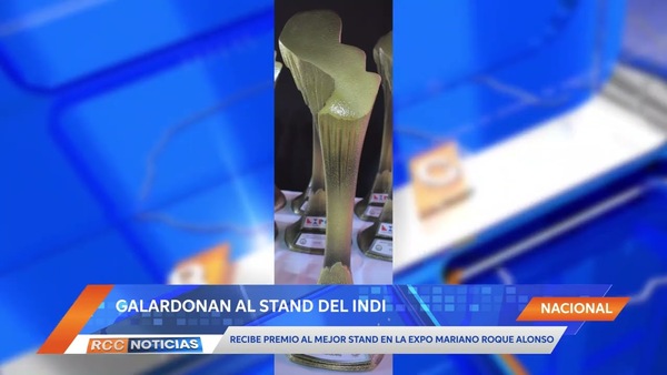 Noche de premiación, el stand del INDI es galardonado en la Expo de Mariano Roque Alonso.