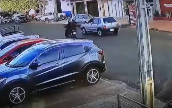 Crónica / [VÍDEO] Atentado en PJC: Falló el arma del sicario y ¡se salvó de milagro!