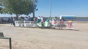 Manifestación en Bahía Negra casi termina a golpes con el intendente - Noticias del Chaco - ABC Color