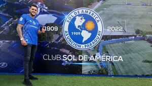 Un nicaragüense quiere hacer historia en el fútbol paraguayo