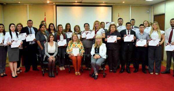 La Nación / Fiscal general entregó certificados del Programa de Formación en Mediación y Negociación