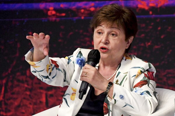 La directora de FMI y el ministro de Economía de Ecuador tratan programa crediticio - MarketData