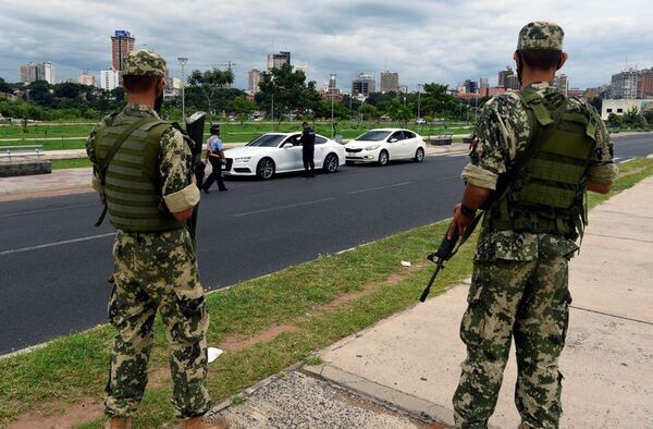 Militares acumulan déficit de US$ 643 millones en jubilaciones en doce años - Economía - ABC Color