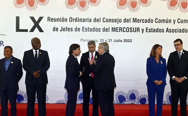 Uruguay, molesto, no firma comunicado conjunto de la Cumbre del Mercosur - Política - ABC Color
