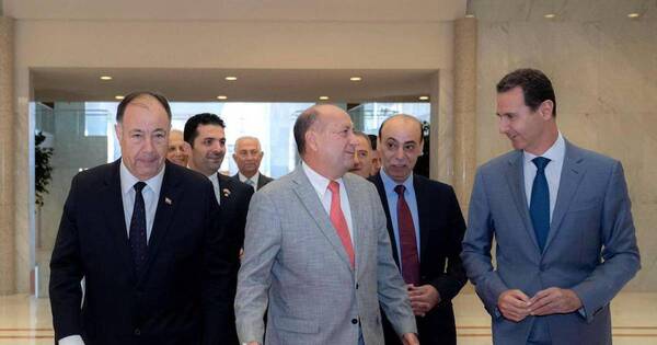 La Nación / Prensa cubana celebra la visita de abdistas al presidente de Siria