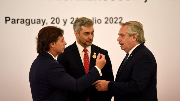 Uruguay planta posición pro-China y advierten riesgos para industrias