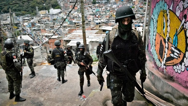 Un operativo policial en una favela de Rio de Janeiro deja al menos 18 muertos - .::Agencia IP::.