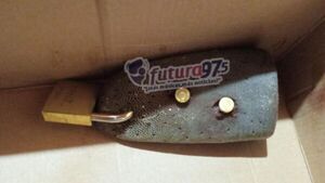 Envían un pedazo de lengua con candado y dos balas a una joven