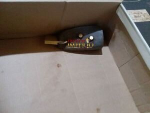 Recibió en su casa un pedazo de lengua rellenada con balas y candado incrustado - Radio Imperio