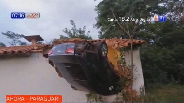 Conductora perdió el control y embistió una vivienda | Noticias Paraguay