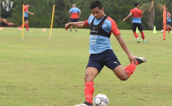 Versus / Arce habló de la situación de Pablo Adorno, quien entrena con la Reserva - Paraguaype.com