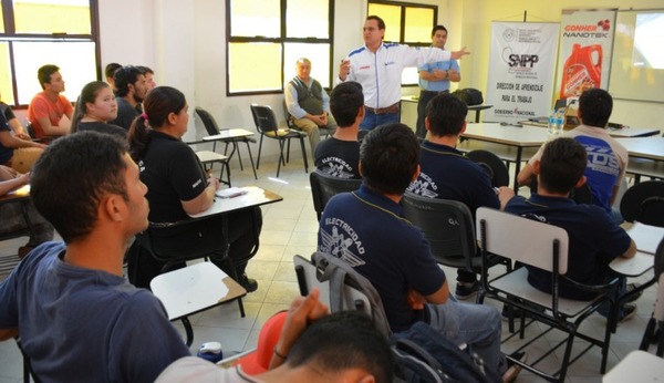 Más de 800 mil personas fueron capacitadas para el trabajo por el MTESS