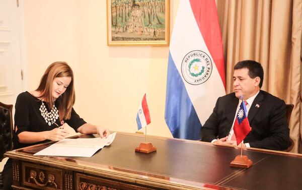 Exsenador recuerda que Sole Núñez fue “brazo de Cartes” y crítica su presencia en la Concertación - Megacadena — Últimas Noticias de Paraguay