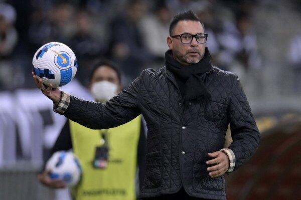 El Atlético Mineiro de Junior Alonso quedó sin entrenador