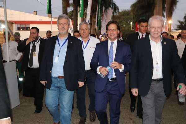 Lacalle Pou realizó una visita social a la Expo 2022 y comentó acerca de la inversión uruguaya en el país - MarketData