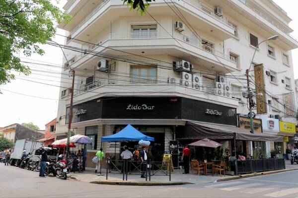 El emblemático Lido Bar le dice adiós a la esquina sobre Chile y Palma luego de 68 años