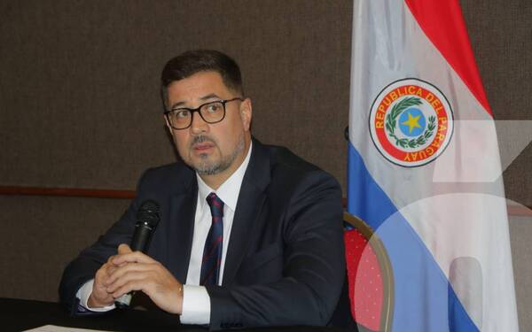 Crónica / “Cartes es víctima de persecución política desde el Gobierno”