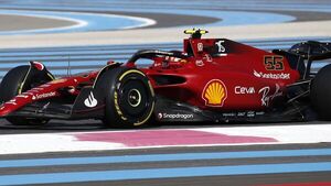 Carlos Sainz marca el mejor tiempo del segundo libre