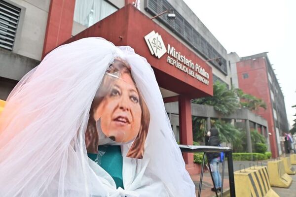 Libelo acusatorio a Sandra Quiñonez en proceso para buscar su destitución - Política - ABC Color