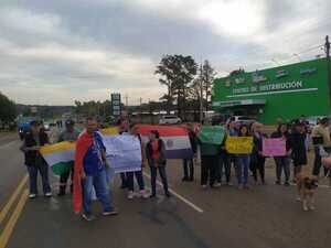 Una vez más, piden al MOPC instalación de semáforos en acceso al barrio Arroyo Pora