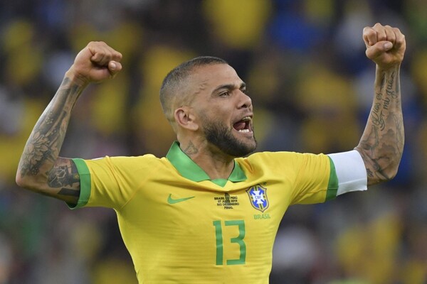 Diario HOY | Dani Alves viaja a México para fichar con Pumas "con la ilusión de un niño"