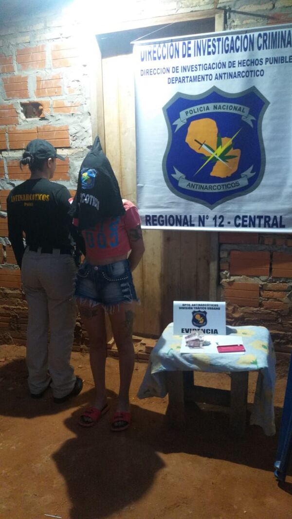 Agentes antinarcóticos detuvieron a presuntos microtraficantes - Policiales - ABC Color