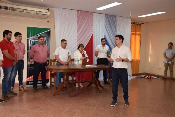 Secretaría Nacional de la Juventud entrega becas universitarias en Caazapá - Nacionales - ABC Color