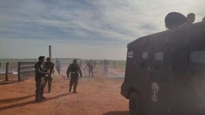 Policía recupera tierras atacadas por campesinos en Tembiaporã - Nacionales - ABC Color