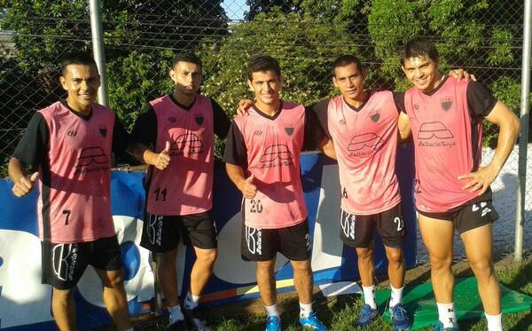 Crónica / [ENTREVISTA] De vendedor ambulante a pelear por el ascenso a Primera División