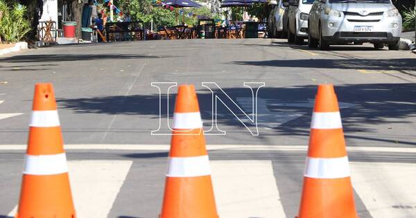 La Nación / Denuncian polución sonora y cierres de la calle Senador Long, por reconocido bar asunceno