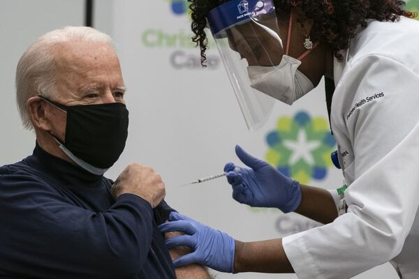 Biden reitera desde su aislamiento la necesidad de vacunarse contra covid - Mundo - ABC Color