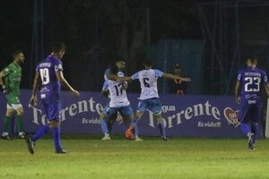 Diario HOY | Atyrá sorprende a Independiente en inicio de la fecha 18