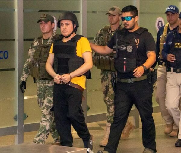 Extraditan a EE.UU. a supuesto narcopiloto mexicano capturado en Paraguay - Policiales - ABC Color