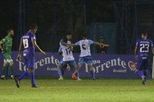 Atyrá sorprende a Independiente en inicio de la fecha 18