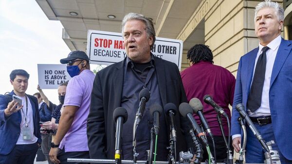 Bannon, ex asesor de Trump, declarado culpable de obstruir investigación
