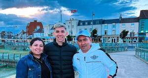 La Nación / Julio Enciso disfruta de Europa en compañía de sus padres
