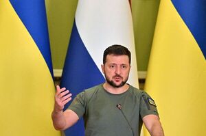 Zelenski agradece a Biden la nueva ayuda militar de EEUU a Ucrania - Mundo - ABC Color